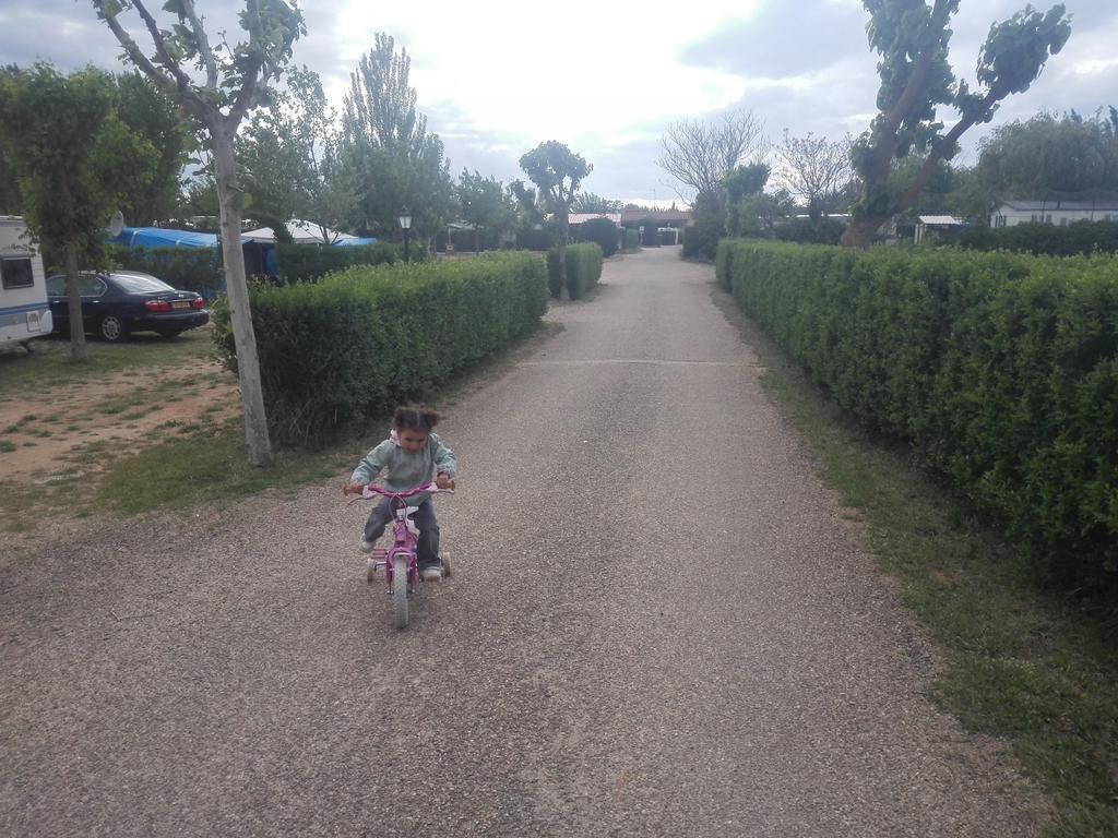 Camping Cubillas Cubillas de Santa Marta Екстер'єр фото