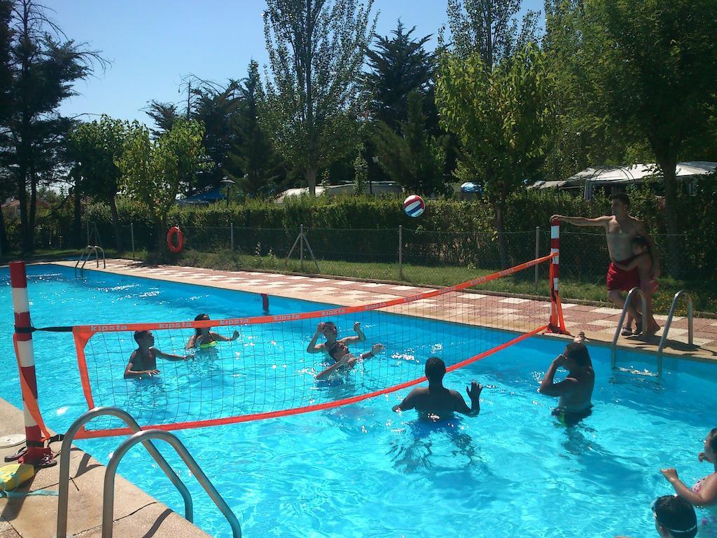 Camping Cubillas Cubillas de Santa Marta Екстер'єр фото