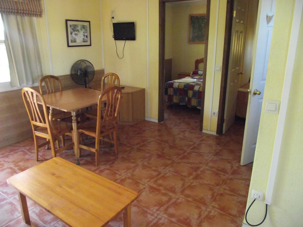 Camping Cubillas Cubillas de Santa Marta Екстер'єр фото
